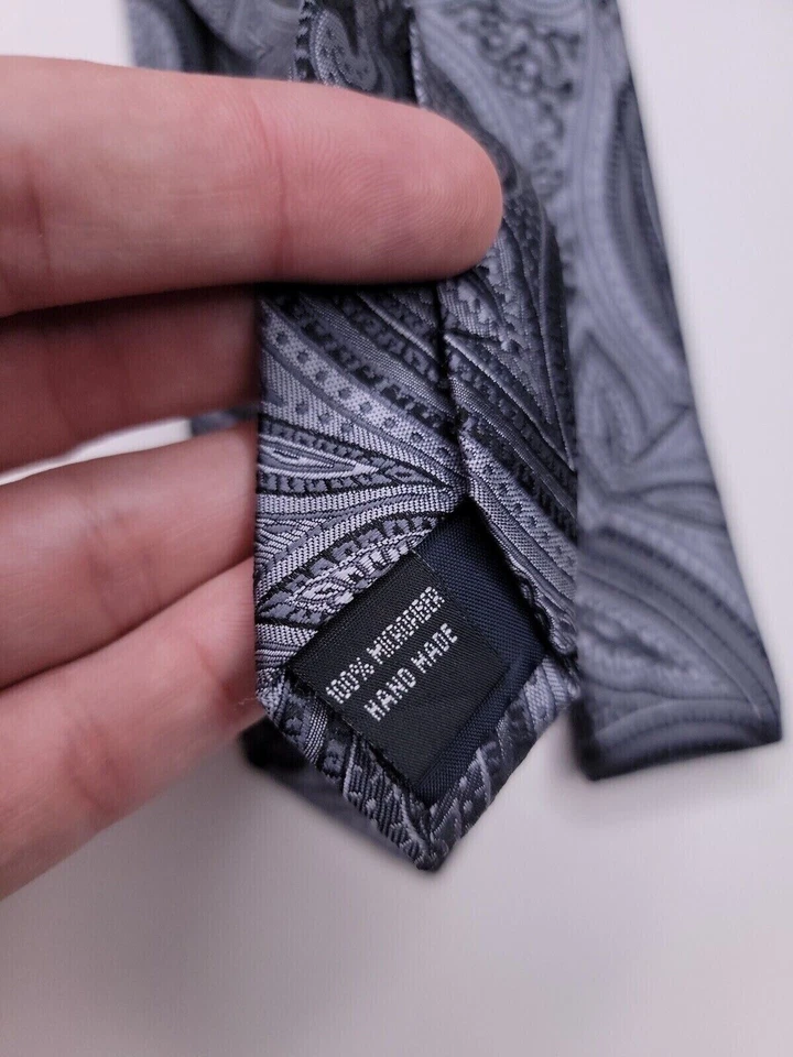 Corbata formal Epoint para hombre 57"Lx2"W gris Foto 4 de 4