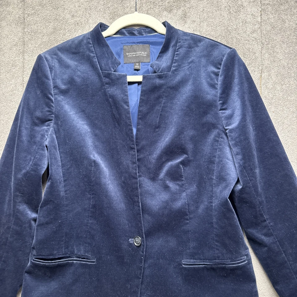 Banana Republic Women's Long and Lean Blue Velvet Blazer Size 12 - Image 2 of 4