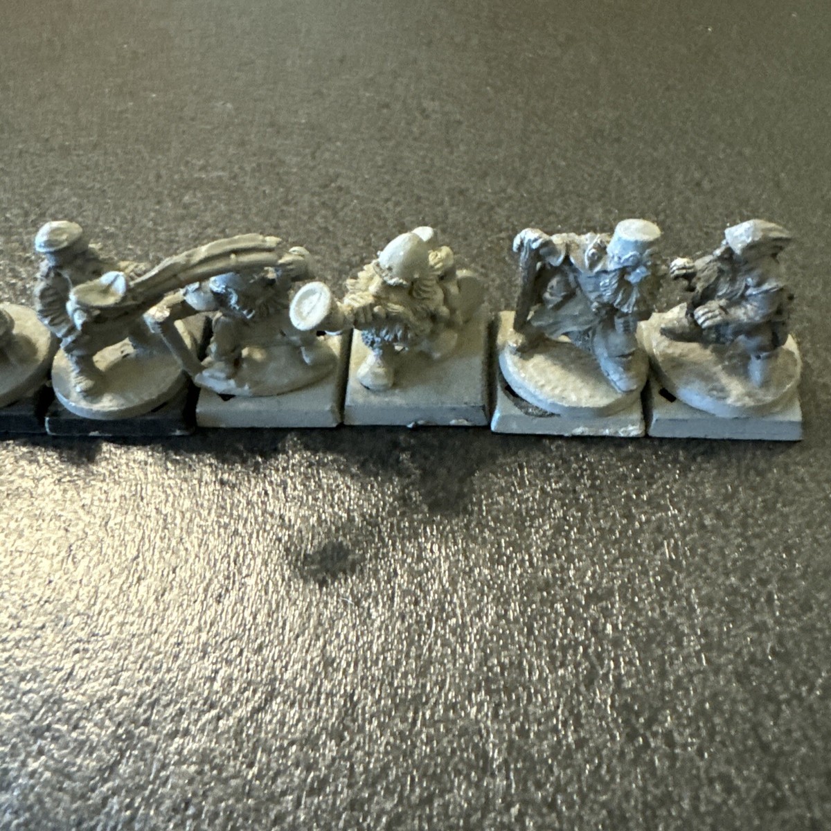 Vintage'84Iron Paint Classic Dwarf Breaker/ Armoured - Warhammer