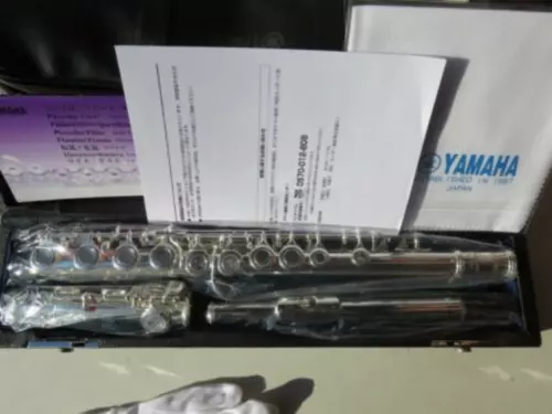 NEW 2024 YAMAHA Flute YFL - 222 hard with In Beautiful Box - Picture 6 of 6