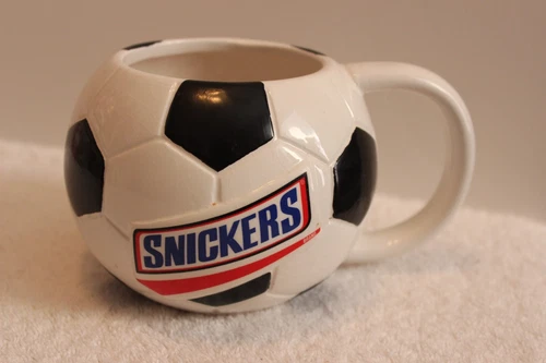 SNICKERS Galerie (SOCCER BALL COFFEE DRINK MUG)