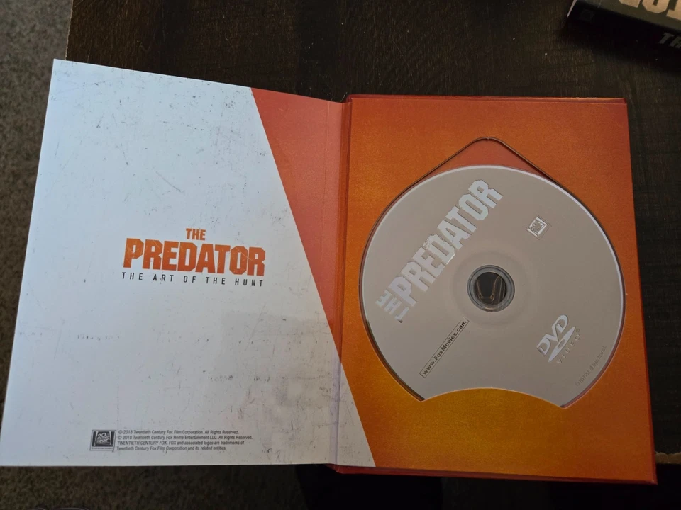 The Predator Limited Edition 36-Page Book Predator (Blu-Ray / DVD Combo) - Image 3 of 4
