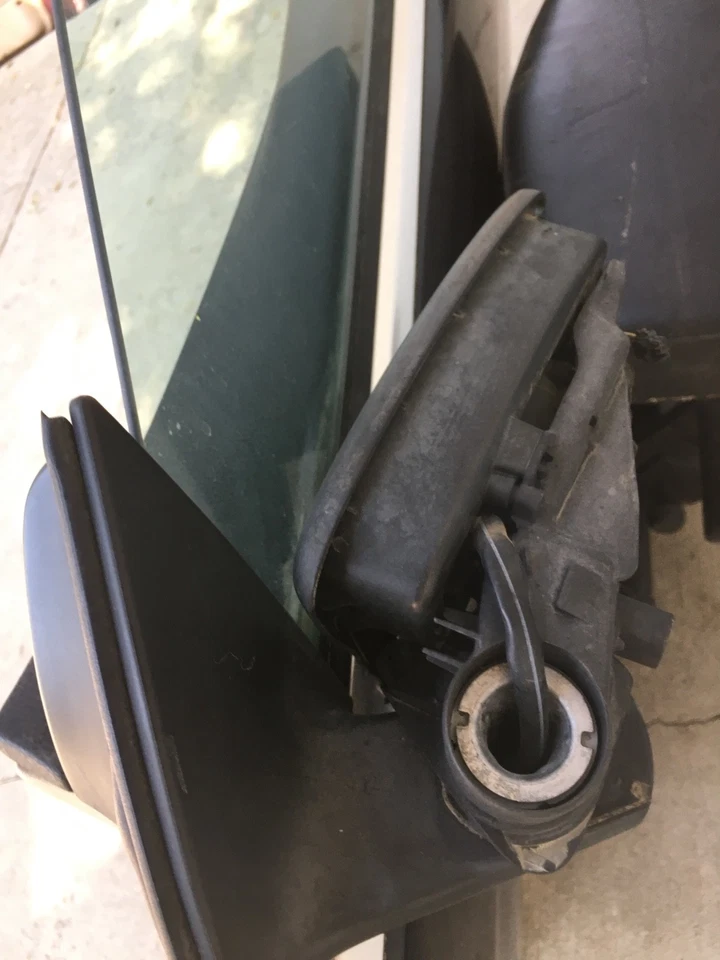 Volkswagen Eos 2007-2016 conjunto de puerta delantera izquierda del conductor negro OEM Foto 4 de 4