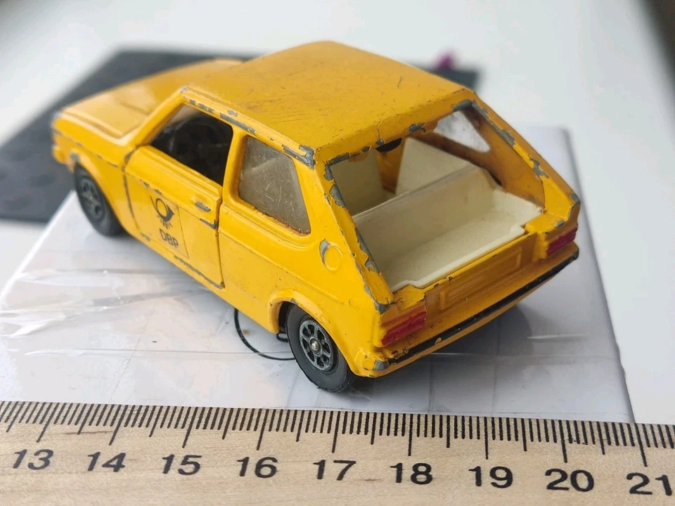 Corgi VW Polo, England gelb Diecast Vintage Kleinmodell Retro Auto - Bild 2 von 4