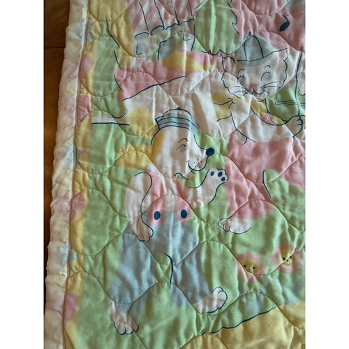 Vintage nursery rhyme pastel crib quilt - nylon edged - gender neutral - 42 x 33 - 第 2/12 張圖片