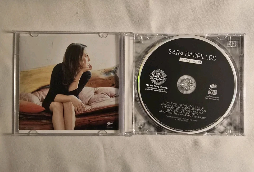 ПОДПИСАННЫЙ SARA BARELILLES МАЛЕНЬКИЙ ГОЛОС CD ОТЛИЧНОМ Б/У СОСТОЯНИИ - Изображение 3 из 4