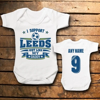 Personalisierter Leeds Baby Grow - individueller Name & Nummer - Fußball Fan Geschenk