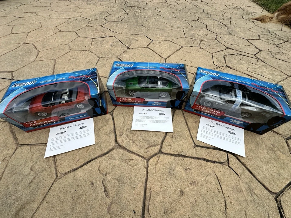 1:18 Scale James Bond 007 Die Another Day Diecast Lot of 3 Cars - Image 2 of 4