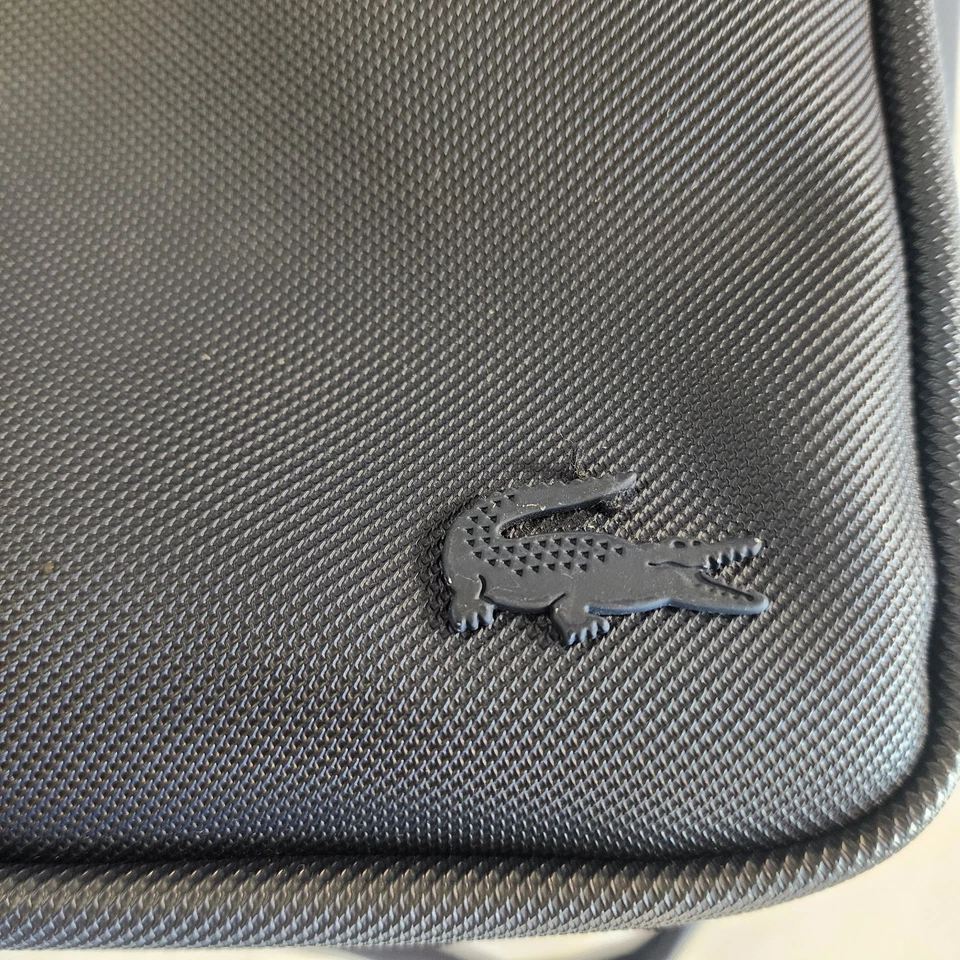 Mochila Lacoste azul marino con bolsillo para portátil Foto 3 de 4