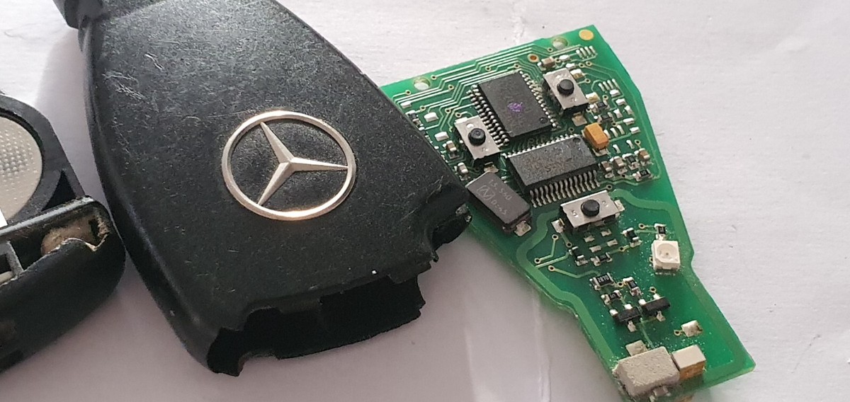 MERCEDES Smart Remote Key Fob MARQUARDT CE0681 pcb: 233.221.011G
