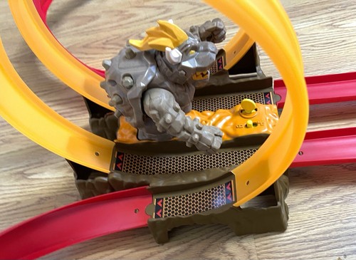 Hot Wheels Mario Kart Bowsers Castle Chaos Track Set Track Only - Picture 8 of 9