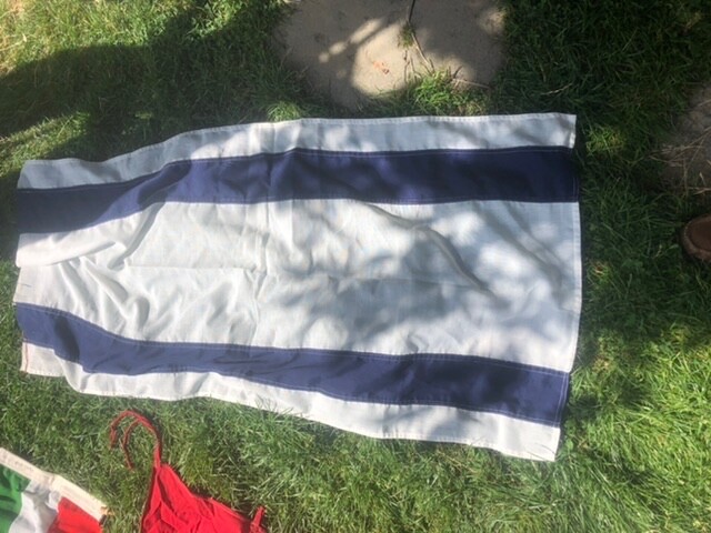 Picture 2 of 4