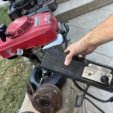 Honda GXV120 ELECTRIC START  RARE HR214 SM Genuine + rare ignition.