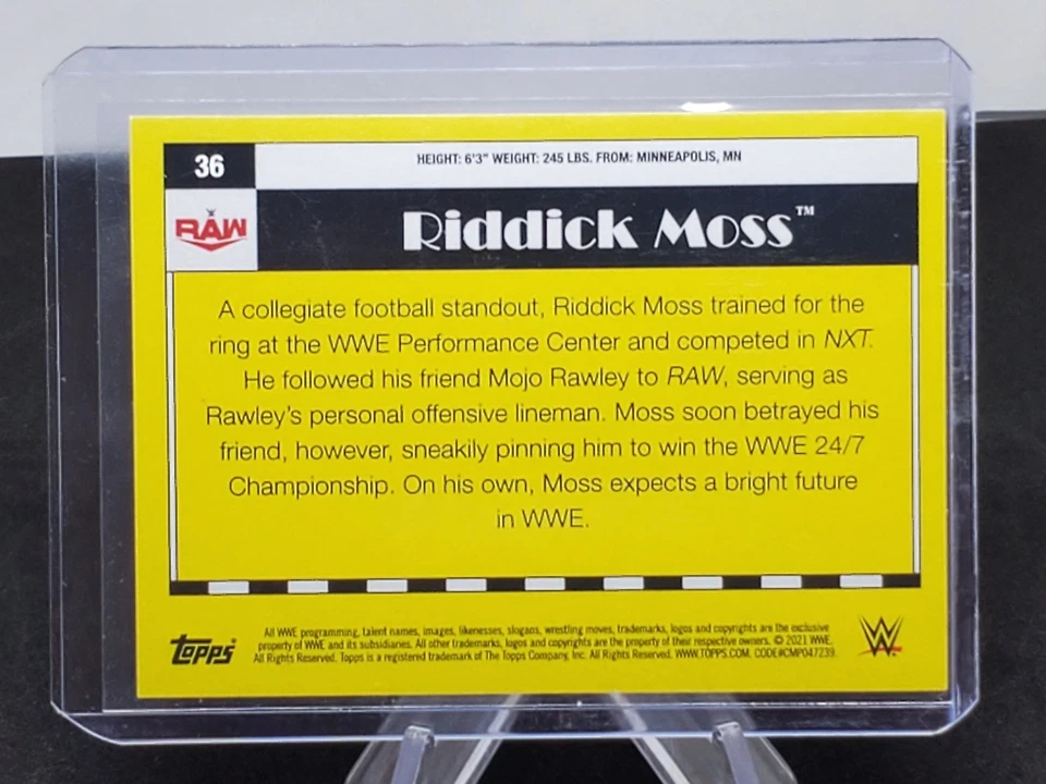 2021 Topps Heritage WWE Rainbow Foil #36 Riddick Moss  - Image 2 of 2