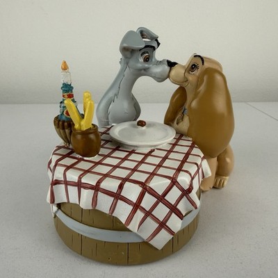 Disney Magical Moments Lady And The Tramp ''Love'' Meatball Kiss Figur