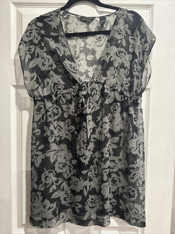 NEW YORK & COMPANY Sheer Black/Gray Floral Front Tie Long Tunic - Size M