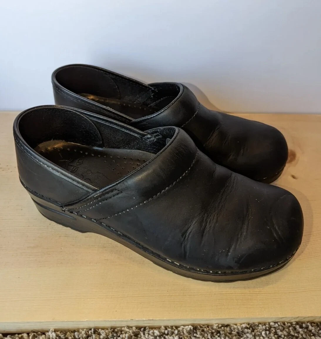Dansko black clogs size best sale 39