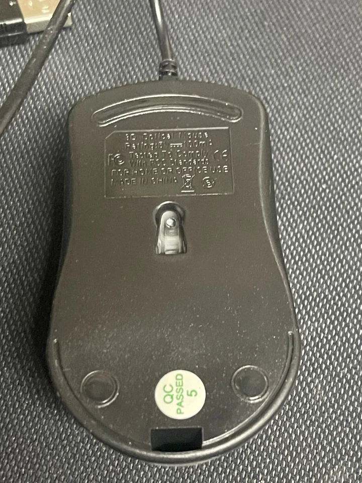 Generic Mini (Wired) Travel Mouse with Optical Scroll and Retractable USB Cable - Image 2 of 2