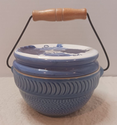 Vintage 5'' Blue & White Ceramic Dish & Lid w/Wire & Wooden Handle