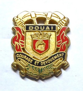 Pin's Arthus Bertrand Sapeur Pompiers Douai 20