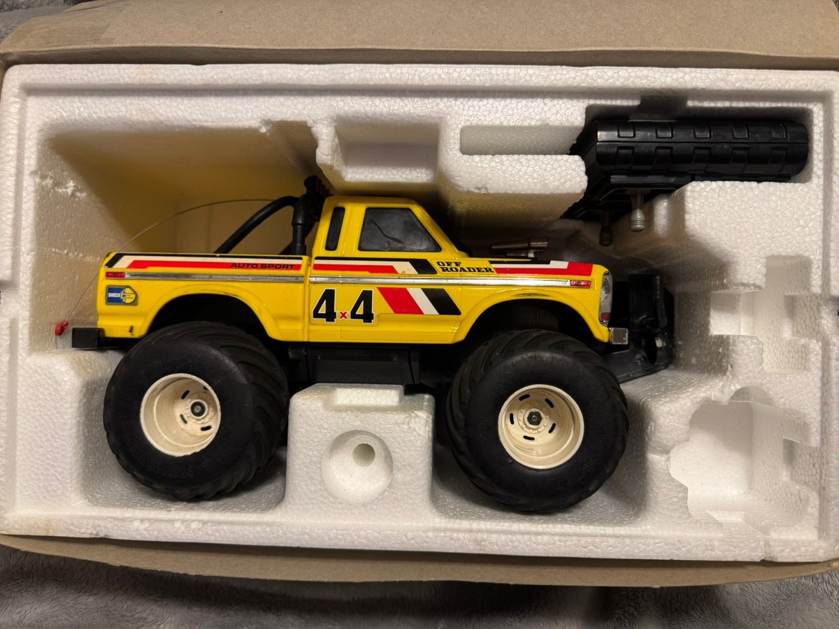 VINTAGE 1980's RADIO SHACK 4x4 RC OFF ROADER ALL TERRAIN VEHICLE