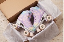 patin à roulettes SFR NEUF taille 39.5 en rose et 34 en blanc vert