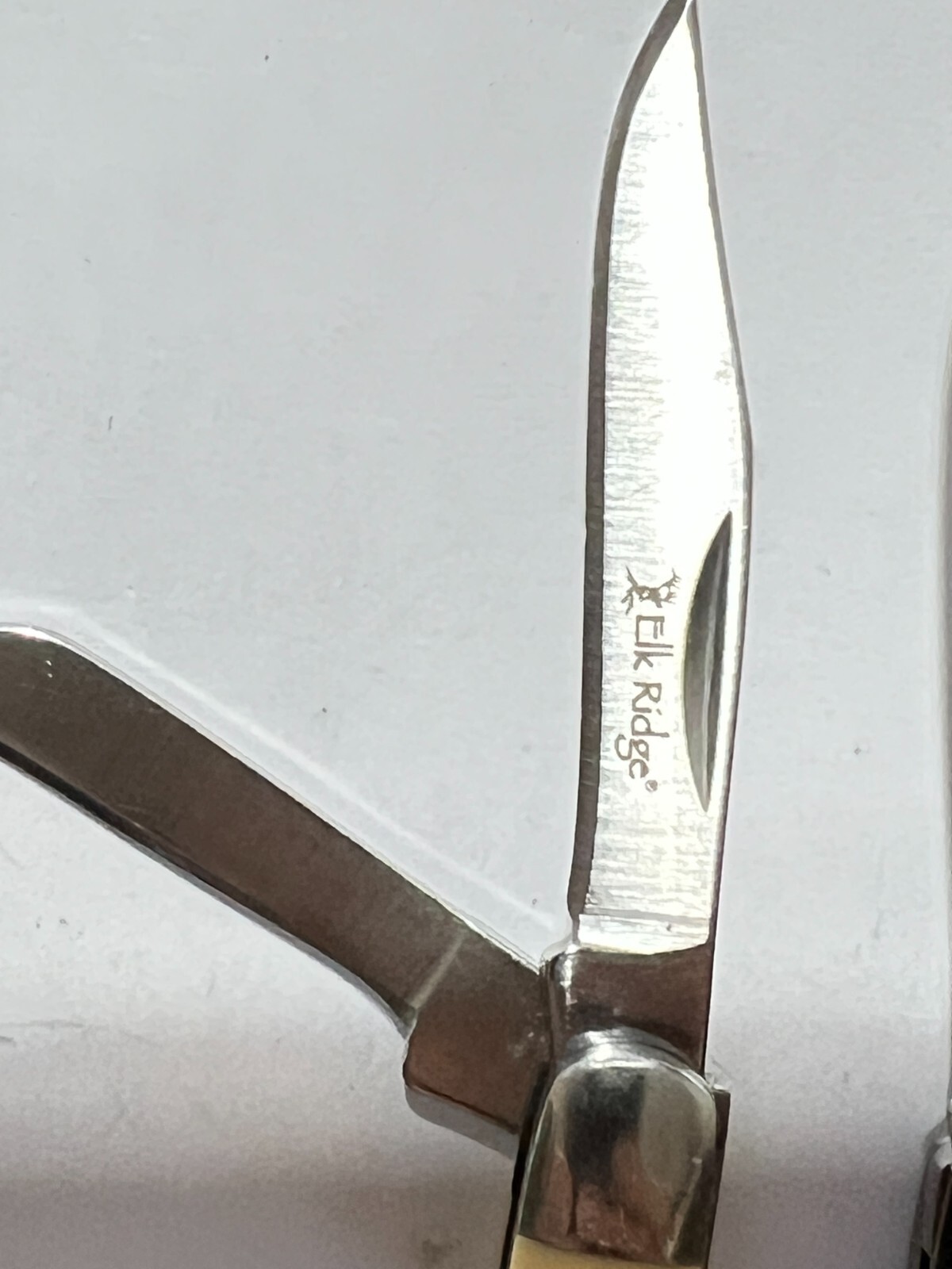 Lot of 4 Elk Ridge Pocket Knives .