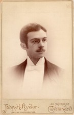 ELEGANT 19th CENTURY GENTLEMAN W/ GLASSES : BY JOHN RYDER : CLEVELAND, OHIO :