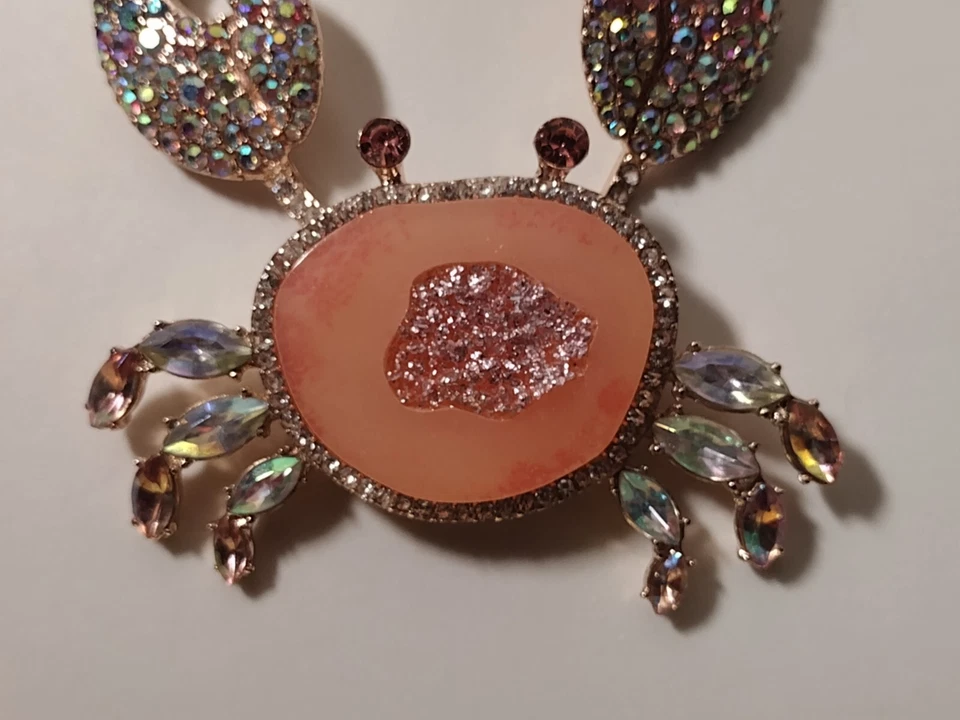 BETSEY JOHNSON RARE PINK PEACH DRUZY GEMSTONE AND RHINESTONES CRAB NECKLACE - Image 4 of 4