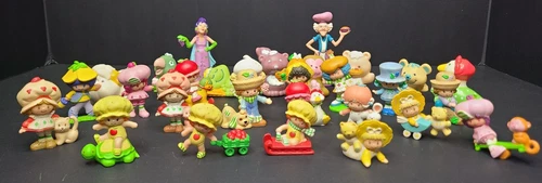 Vntg 80s Strawberry Shortcake A G C Hall Mark Mini Figures Lot Of 29 W Pets 