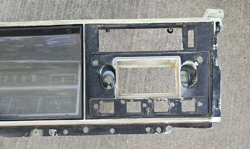 Oldsmobile Delta 88 98 1974 1975 1976 y tablero Toronado velocímetro bisel OEM GM Foto 4 de 4