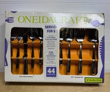 Oneidacraft VALLARTA 44 Piece Vintage Oneida Stainless Flatware Silverware Set