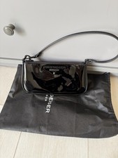 Borsa da polso Kurt Geiger piccola nera brevettata Highgate