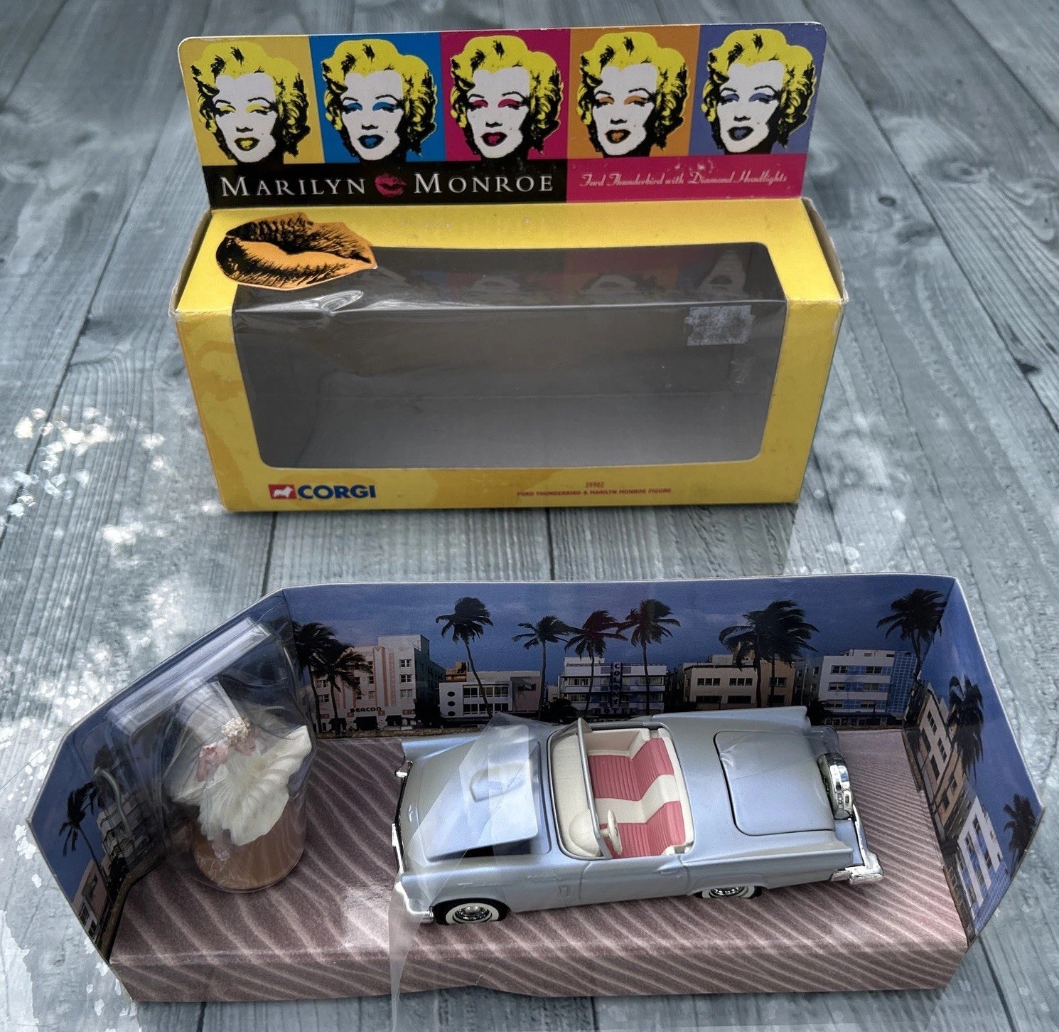 Corgi Ford Thunderbird Marilyn Monroe Figure Collectors Set Diecast Boxed 39902