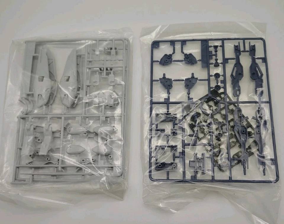 Mobile Suit Gundam Wing - Wing Gundam Zero Model Kit 1/144 Bandai - Image 4 of 4