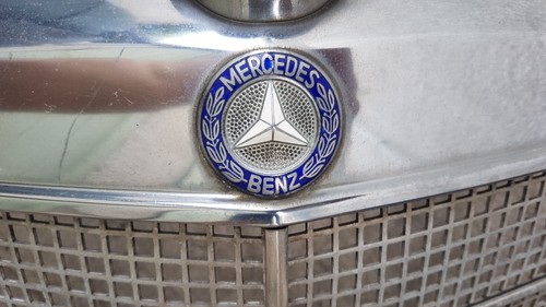 Mercedes Benz MB W114 W115 1968-1976 Front Bonnet Radiator Grill Grille Chrome - Picture 6 of 13