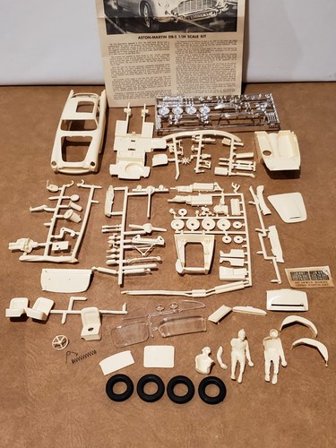 1966 JAMES BOND 007 ASTON MARTIN 1/24 AIRFIX CAR MODEL KIT UNASSEMBLED IN BOX - Picture 4 of 10