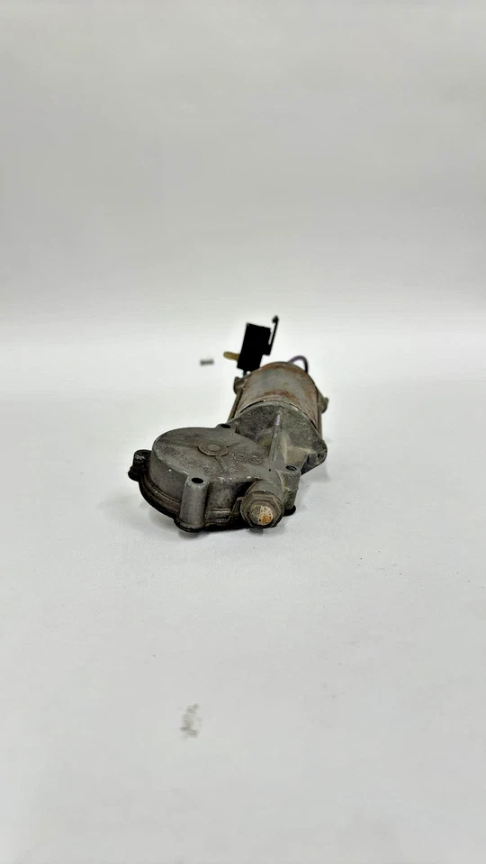 Мотор стеклоподъемника правосторонний для пикапа Dodge 100 1980-89 годов выпуска - Изображение 3 из 4