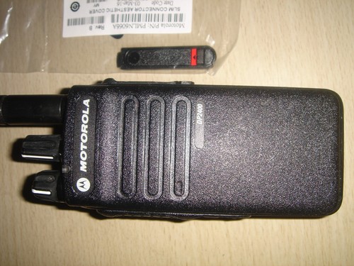 Motorola DP2400 UHF 403-527MHz DMR Digital bateria c/w, klips do paska i antena - Zdjęcie 2 z 7