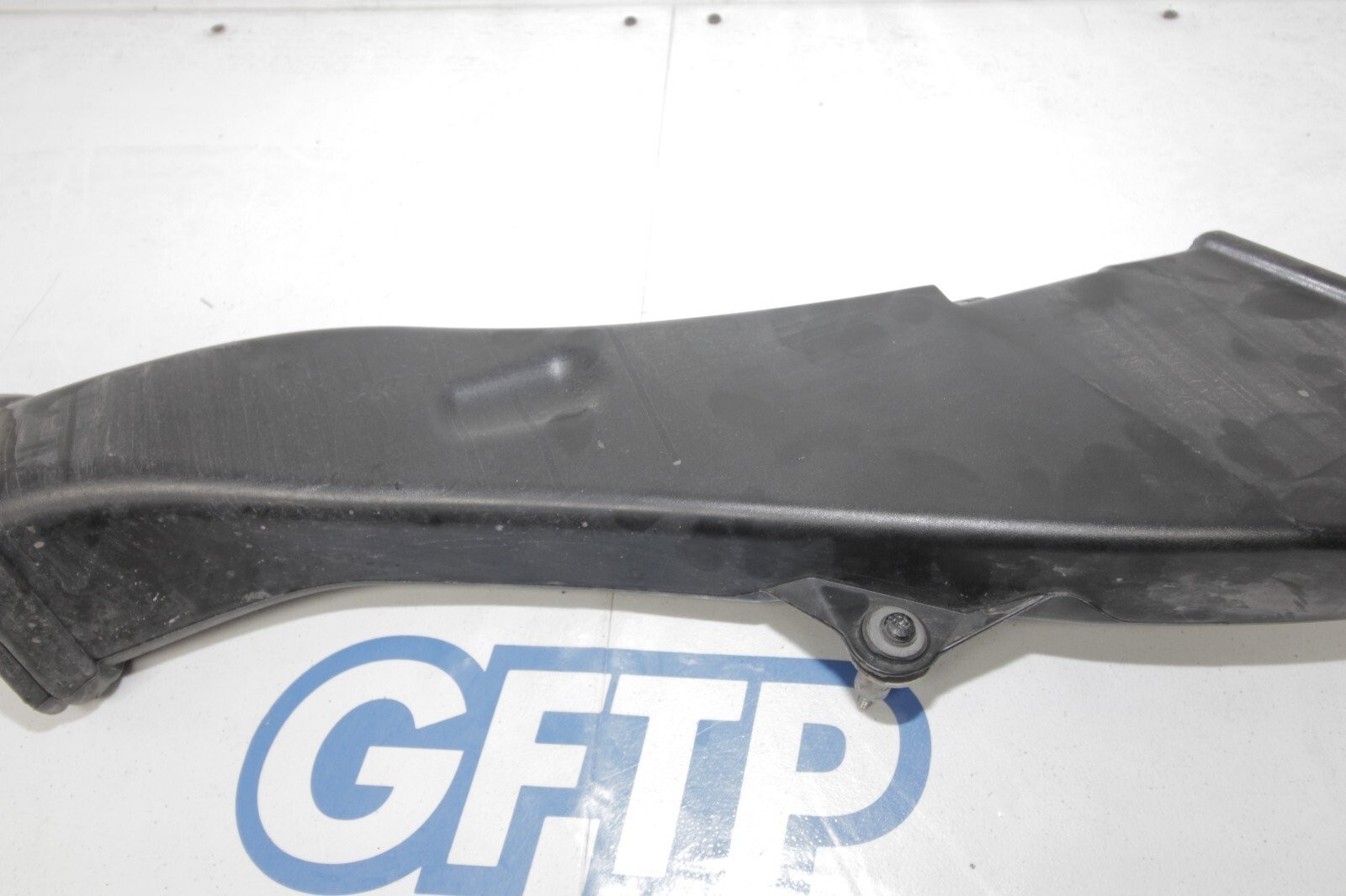 Audi R8 2008-2013 Air intake pipe Black P/N 420129510C