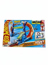 Mattel Hot Wheels Stunt Tracks Corkscrew Jump Champion JFH36