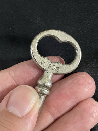 Vintage French Barrel Skeleton Key H 606 – Antique Cabinet / Door Key - Picture 2 of 7