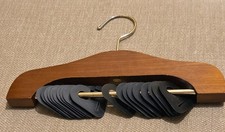 VINTAGE MCM DREWNO TEKOWE WISZĄCY ORGANIZER Z PLASTIKOWYMI WIESZAKAMI WYKONANY W TAJWANIE 