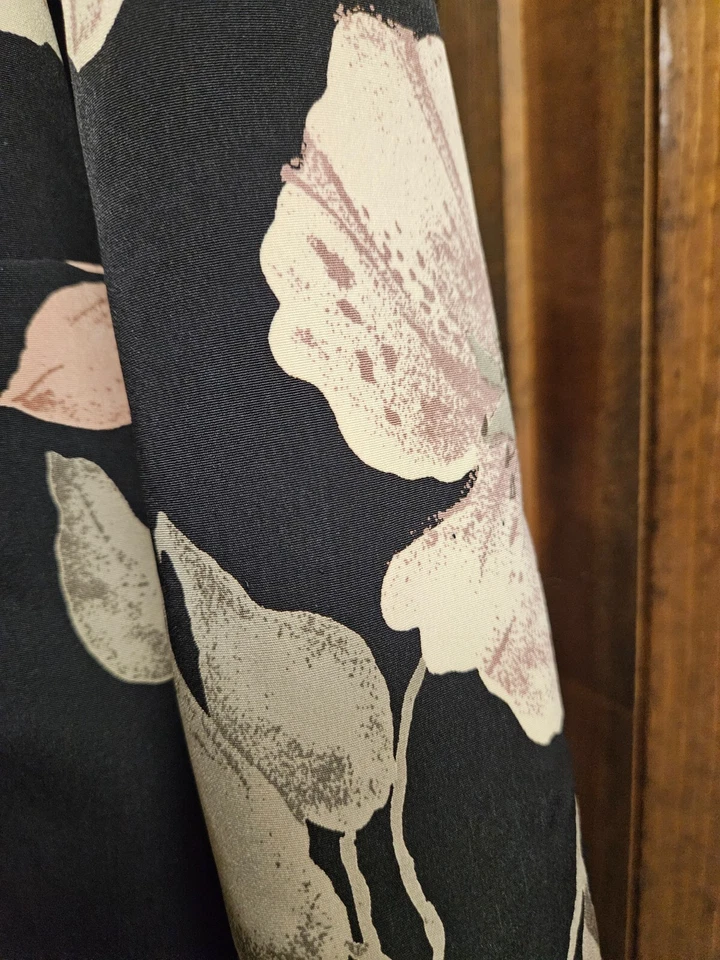 Blazer Fashion Bug Talla 26-28 Negro Floral Foto 4 de 4