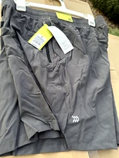 All In Motion Size MEDIUM Stretch Woven Short Gray with Pockets 