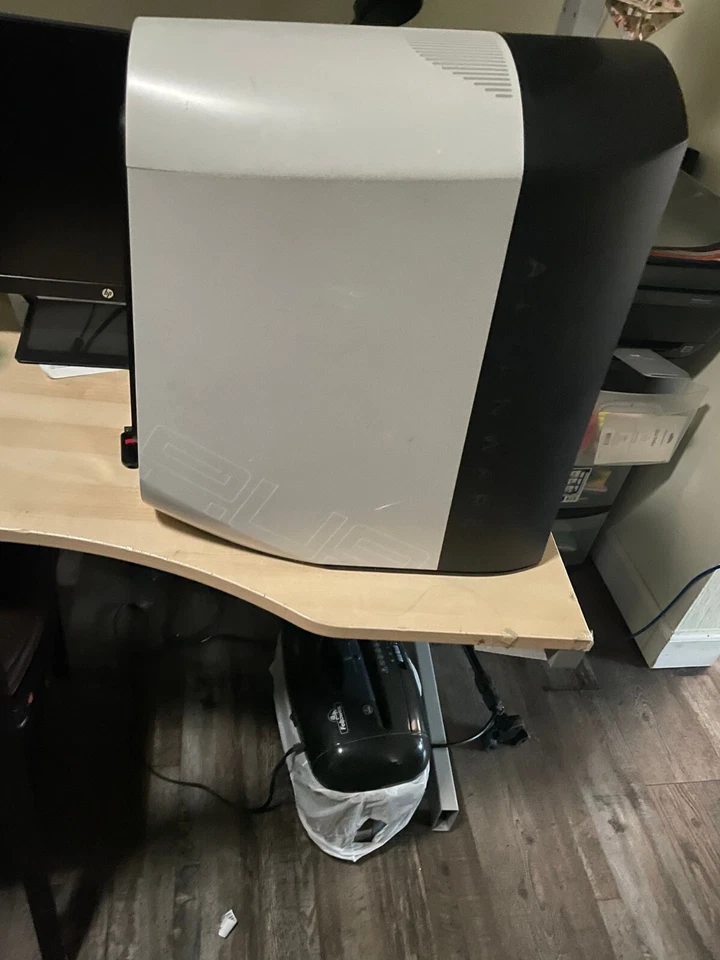 Computadora de escritorio para juegos Alienware Aurora R11 - i5-10400F, GTX 1650 4 GB, 8 GB de RAM, HDD de 1 TB Foto 3 de 4