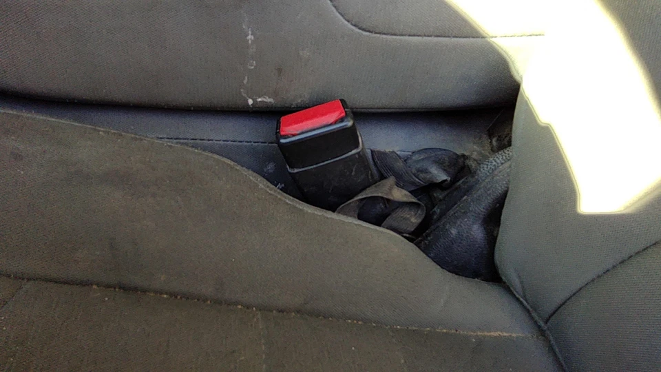 2013-2018 Dodge Ram 4500 левый передний ремень безопасности ресивер пряжка оригинальный серый X8 - Изображение 2 из 4