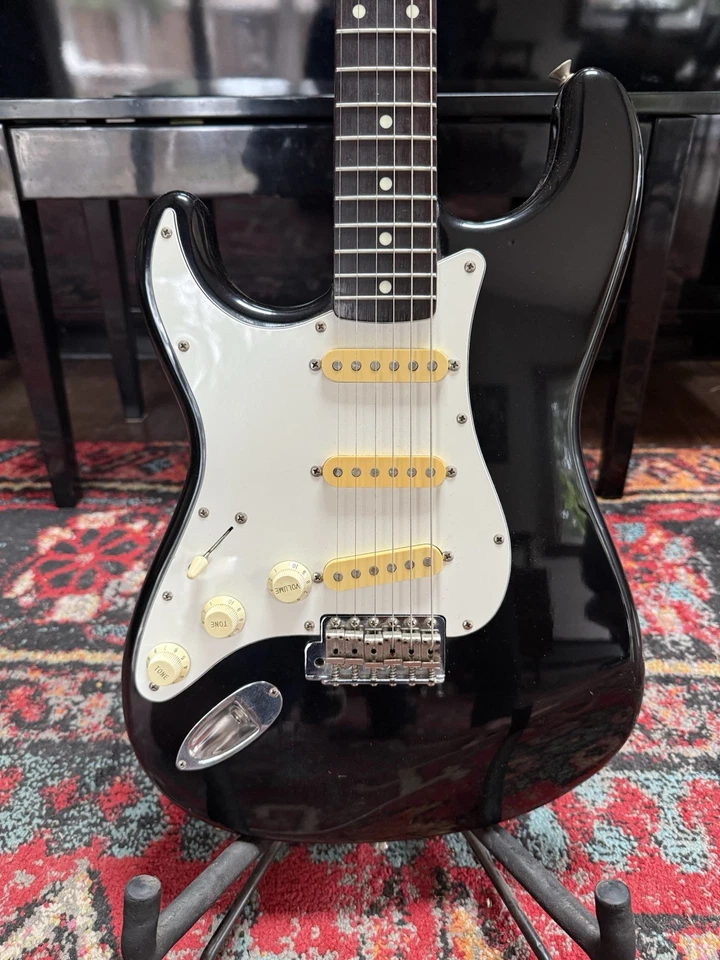 Late 80’s Fender Stratocaster, left handed, Made in Japan - Image 2 of 4