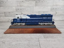 Athearn HO EMD Demo #4353 SD45 Diesel Engine DC Mounted On Wood Desktop Stand