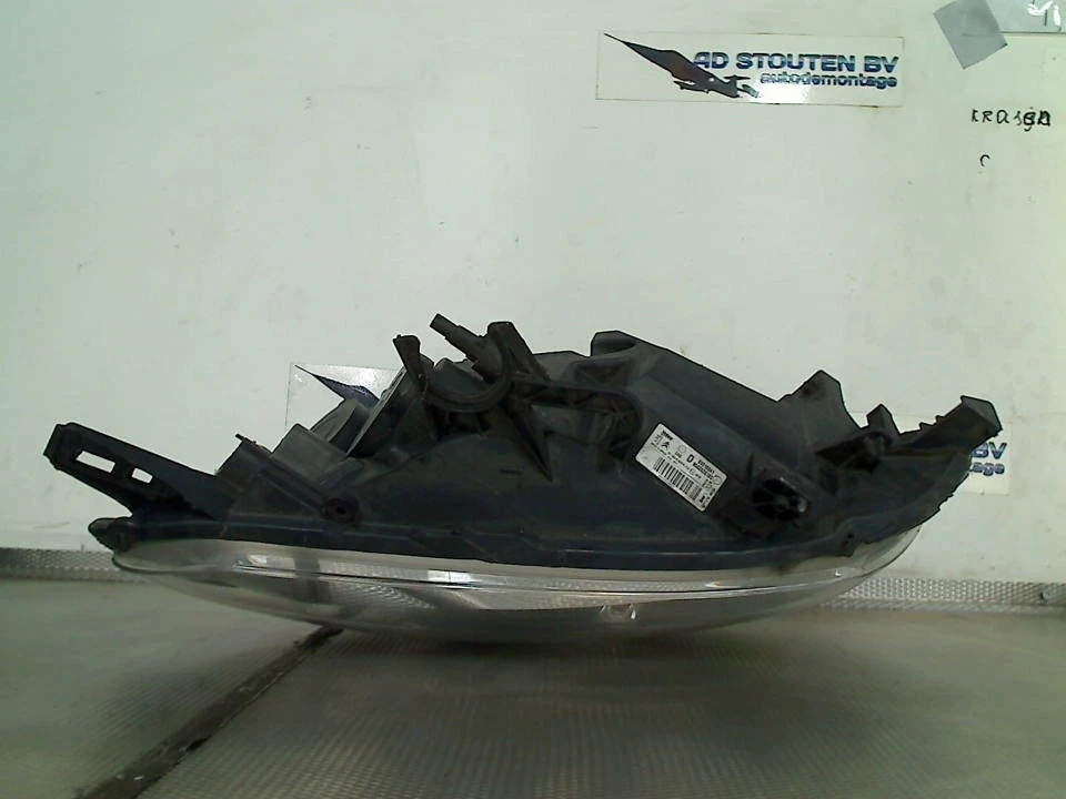 Peugeot Partner (GC/GF/GG/GJ/GK) 2016 LEFT HEADLIGHT HEADLAMP 89318041 - Image 4 of 4